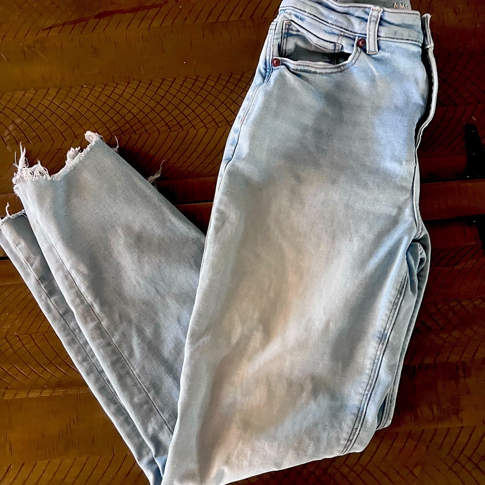 American Eagle Mom Jean with frayed hem sz 10 extra long